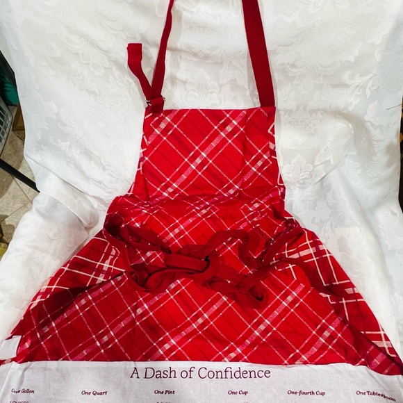 NEW in Package- Tupperware Holiday Red Plaid Apron with Pocket - Picture 2 of 4